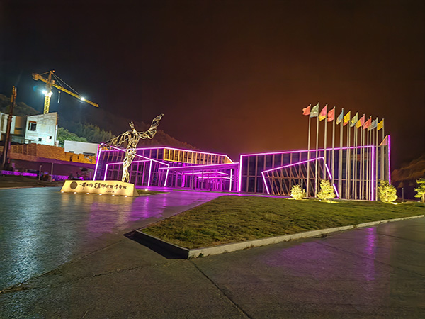 城市亮化是现代城市建设的重要组成部分,它不仅可以美化城市的夜景,还能提升城市的整体形象。随着科技的不断进步,城市亮化也得到了更多的关注和创新。本文将介绍一些关于城市亮化的创意和技术,帮助读者了解城市亮化的重要性以及如何进行比如城市亮化的规划和实施。 城市亮化是现代城市建设的重要组成部分,它不仅可以美化城市的夜景,还能提升城市的整体形象。随着科技的不断进步,城市亮化也得到了更多的关注和创新。本文将介绍一些关于城市亮化的创意和技术,帮助读者了解比如城市亮化的重要性以及如何进行比如城市亮化的规划和实施。